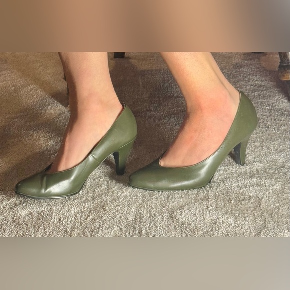New Port News Shoes - New Port News vintage olive green 3” heels size 9.5